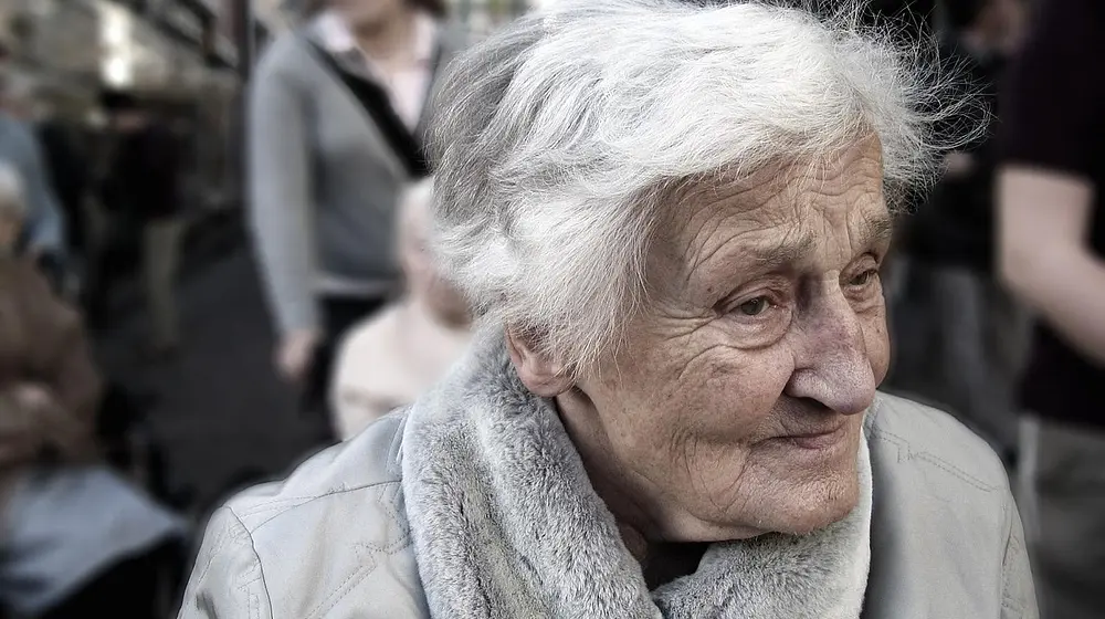 Jak nosić długi płaszcz damski? Porady i stylizacje