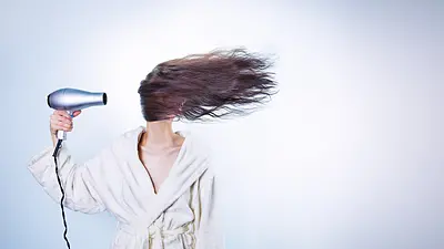 Kosmetyki do stylizacji włosów - jakie warto mieć?